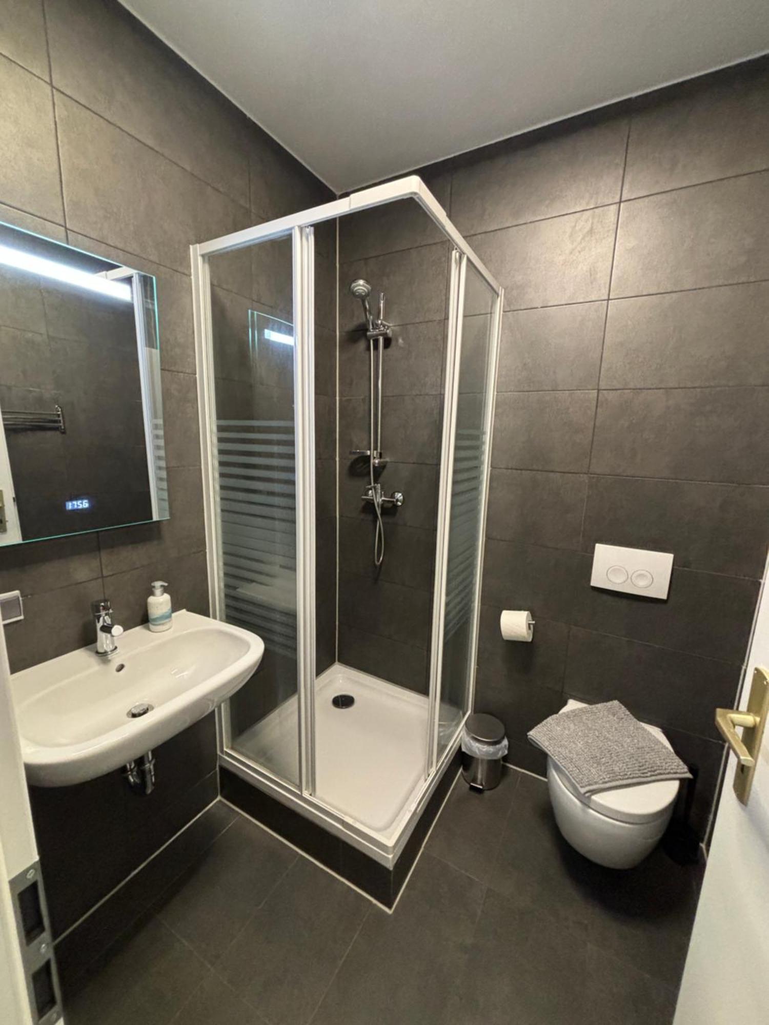 Harmony - 4 Schlafzimmer 2 Baeder Ganzes Apartement Meiningen Luaran gambar